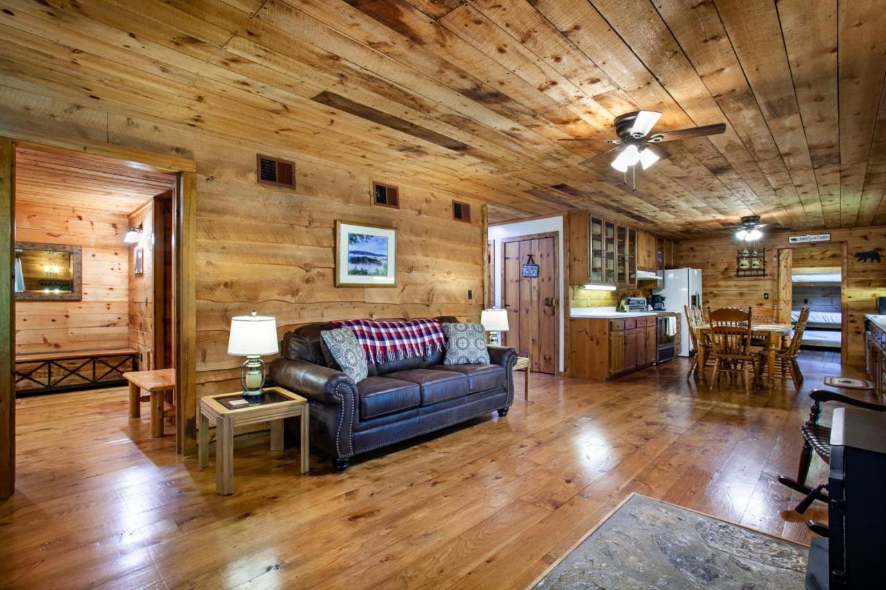 Forest Home Hot Tub Fire Pit Pool Table Pigeon Forge Exterior foto