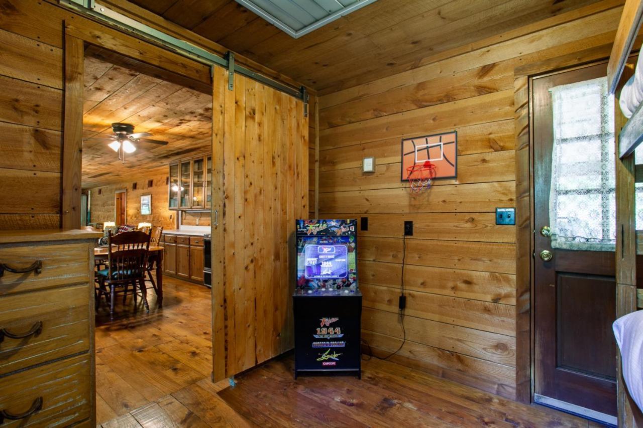 Forest Home Hot Tub Fire Pit Pool Table Pigeon Forge Exterior foto